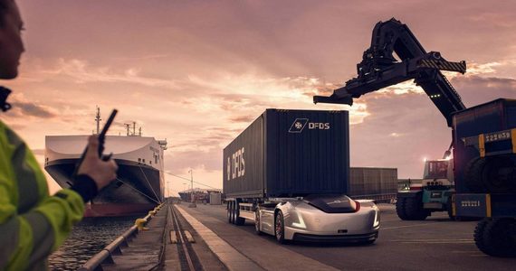 W Szwecji wprowadzono dо eksploatacji elektryczną bezzałogową ciężarówkę Volvo do transportu towarów
