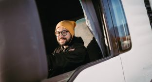 Kierowcy zawodowi wciąż najbardziej deficytowym zawodem w 2023 roku