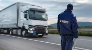 Mandaty za drogi we Francji – o tym musisz wiedzieć